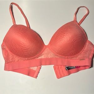 NWOT lightly padded bra with lace overlay, coral, size 36C by Vince Camuto.
